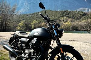 Moto Guzzi V7 850 Stone