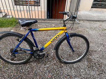 Bicicletta città/ trekking con cambio shimano