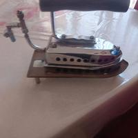 Antico ferro da stiro vintage