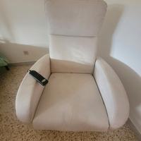 poltrona motorizzata Chateau d'ax bianca