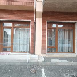 Alloggio trilocale piano terra.No Agenzia