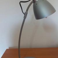 lampada moderna perenz tenuta bene.