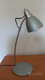 lampada moderna perenz tenuta bene.