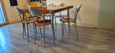 Tavolo e 6 sedie marca Calligaris  tutto euro 450