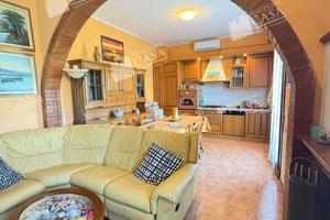 Appartamento di 95 m² con 4 locali e box auto a Ca