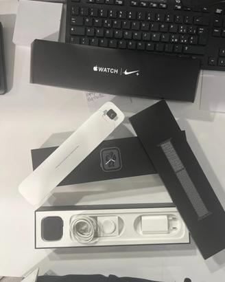 Apple  Watch Nike s4 40mm + apple watch se 44 mm