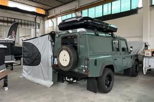 Tendalino con pareti laterali // Eventuale Defende