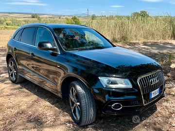 AUDI Q5 S line