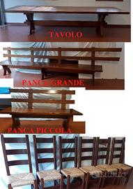 Tavolo, sedie e panche per taverna.