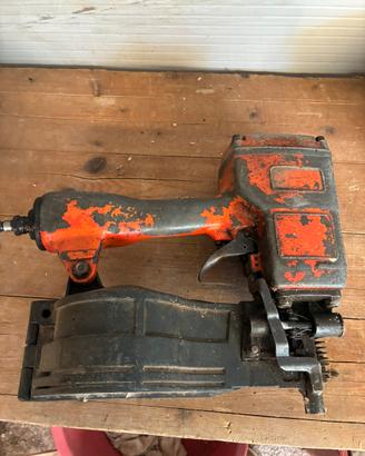 Pistola spara chiodi