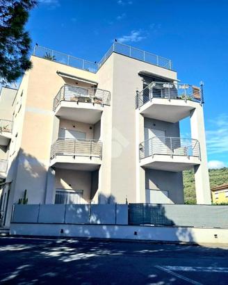 2 LOCALI A DIANO SAN PIETRO