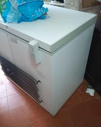 Congelatore a pozzetto  180 lt