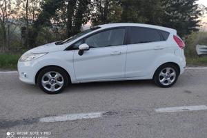 Ford Fiesta 1.6 TDCI 90 CV TITANIUM - Trattabile
