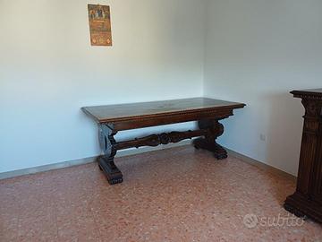 Tavolo in legno massello stile classico,