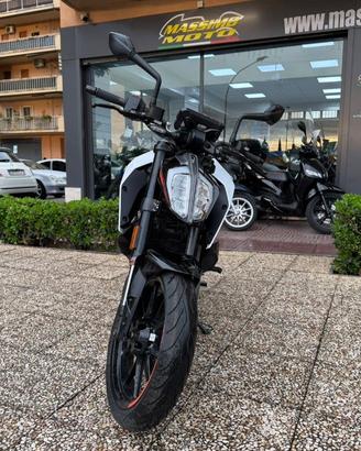 KTM 390 Duke TUTTO INCLUSO ANCHE PASSAGGIO! MIN