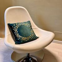 Poltrona moderna girevole con base cromata