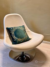 Poltrona moderna girevole con base cromata