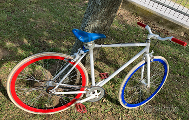 Bicicletta con opzione scatto fisso senigallia