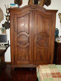 armadio centinato noce restaurato 700