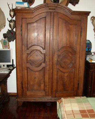armadio centinato noce restaurato 700