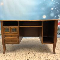 scrivania con mobile