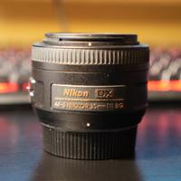 NIKON 35mm DX AF-S 1:1.8G  (Rumoroso)