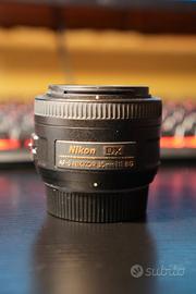NIKON 35mm DX AF-S 1:1.8G  (Rumoroso)