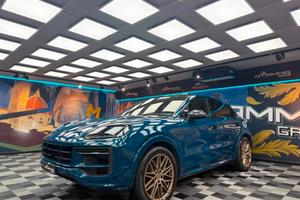 Porsche Cayenne COUPE 3.0 V6 E-HYBRID (445)
