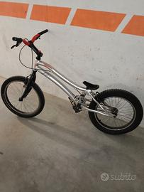 Bici da trial modello Monty 218