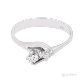 Anello contrariè in oro bianco e diamanti 0,20ct