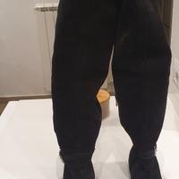 Stivali neri al ginocchio scamosciati