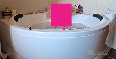 Vasca idromassaggio con doppia seduta