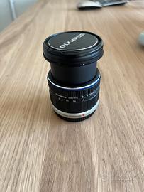  Olympus OM-D E-M5 II con obiettivi