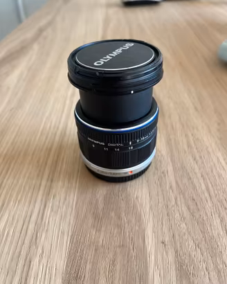  Olympus OM-D E-M5 II con obiettivi