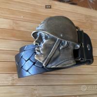 Cintura volto di Mussolini