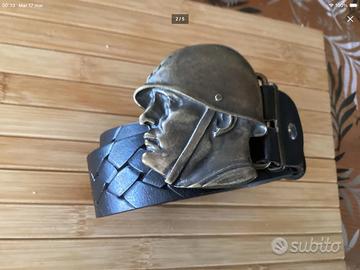 Cintura volto di Mussolini