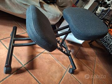 Sedia con appoggio per le ginocchia