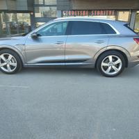 AUDI e-tron 50 quattro