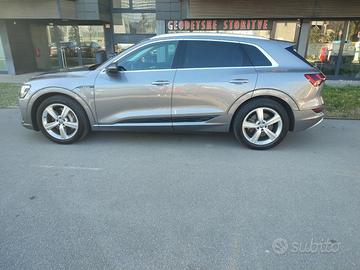 AUDI e-tron 50 quattro