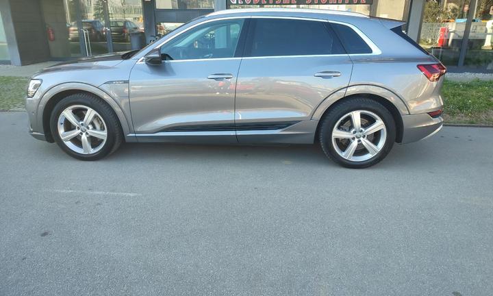 AUDI e-tron 50 quattro