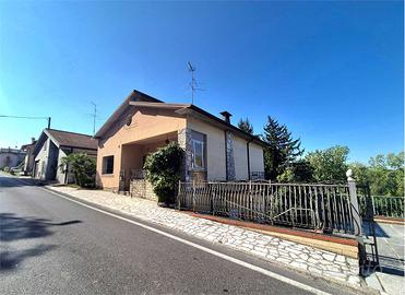 CASA INDIPENDENTE LIBERA SU QUATTRO LATI CON GIARD