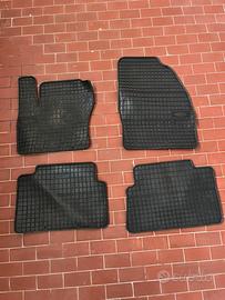 Set tappetini auto in gomma