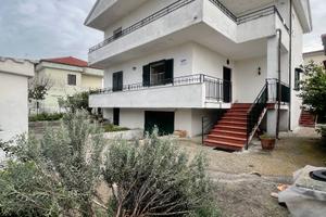Rif 313 villa singola con garage e giardino
