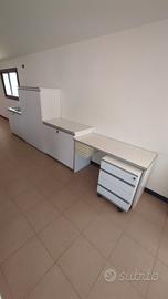 Mobili bianchi stile ufficio/studio