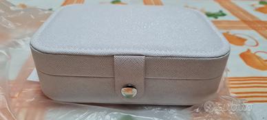 Borsetta portagioie rigida bianca