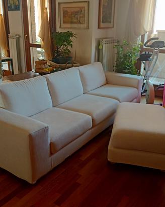 divano marca C4 4 posti 3 sedute