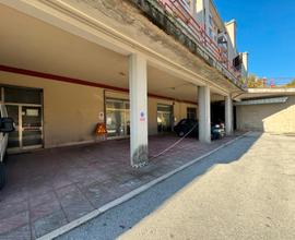 Locale - 176 mq con portico - P.zza Molise