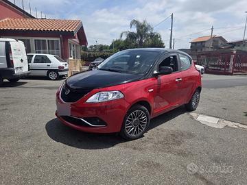lancia y 2016