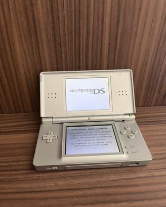 Nintendo DS Lite funzionante con difetti