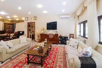 CAPANNONE A COLLESALVETTI